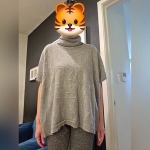 Garnet Hill Cashmere Sweater. Short Sleeved, Turtleneck, Gray.